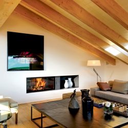 cheminée moderne intégration tv foyer ruegg atre et loisirs