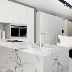 plan de travail marbre blanc dekton ceramique Atre et Loisirs Marbrerie Savoie Chambéry Arbin Albertville Alpes Léman Marbrerie Haute Savoie Gaillard, Genève, Annemasse Gex