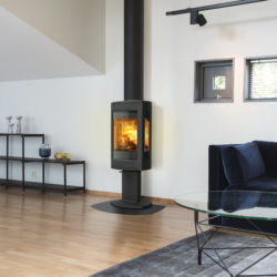 Poêle à bois Jotul F 373 advance, poêle en fonte avec pied central moderne contemporain noir, installateur Atre et Loisirs Savoie Arbin 73, Atre et Loisirs Isere St Martin d'hères Echirolles St Egreve Grenoble 38, JOtul Chambéry Annecy St pierre de Bellevue Argonnay Epagny