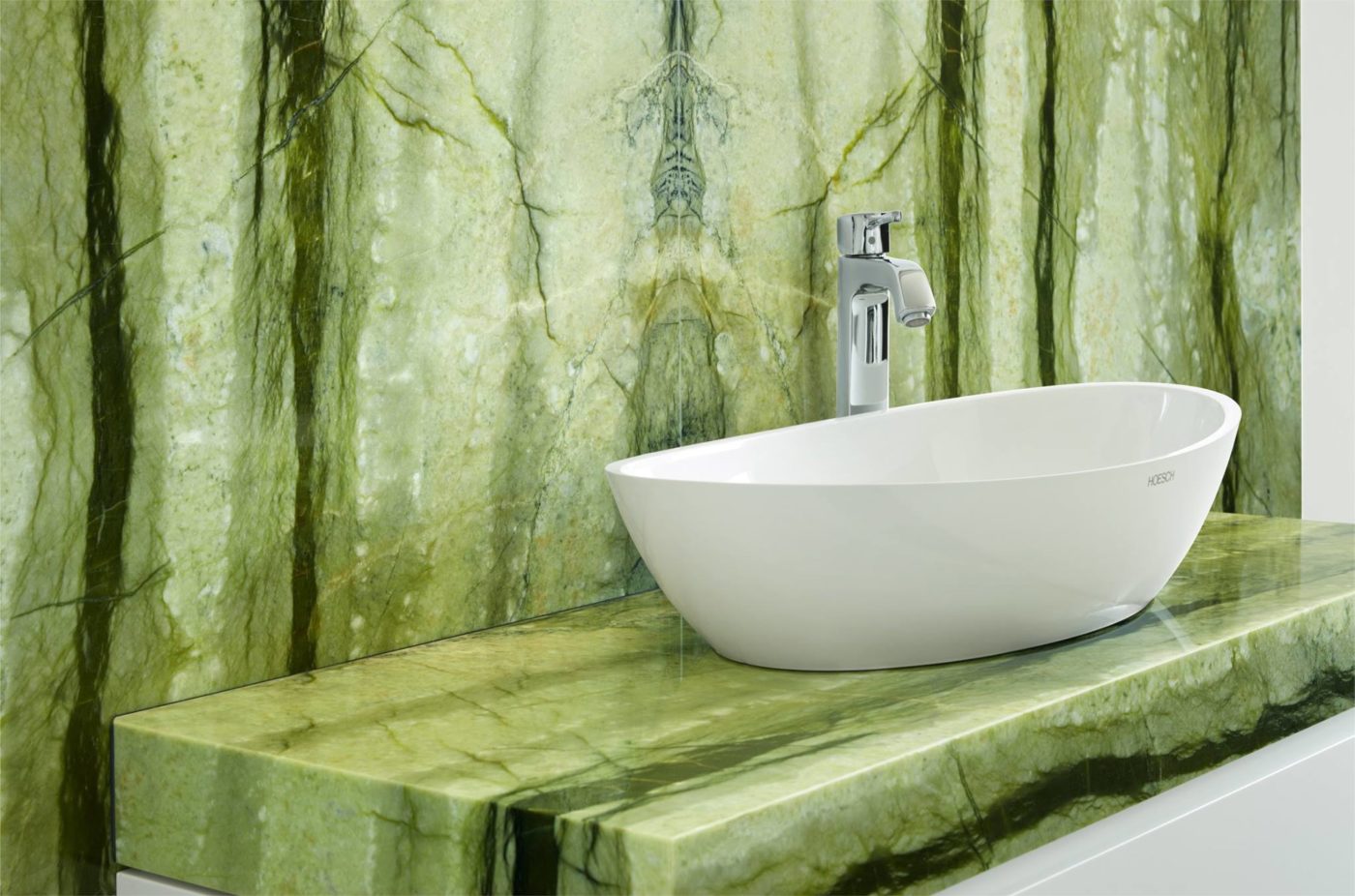 Salle de bains tendance en pierre natuelle, marbre, granit, onyx, quartzite. Atre et loisirs, Marbrier en Savoie : Arbin, Montmélian, Chignin, Les Marches, Porte de Savoie, La Rochette, Chambéry, Aix les bains, Yenne, Bourgt St Maurice, Ugine, Moutiers, Albertville, Beaufortin, Tarentaise, Maurienne. Marbrerie Lambert, Faure, Salomon, Mometti, Portalier, CMG, Dufour, Perrotin, Pech, Faguet, Tona, Rosset, Rigotti Atre et Loisirs marbrerie : marbrier en Haute-Savoie, haute savoie : Annecy, St Félix, Rumilly, Meythet, Seynod, Alby sur Chéran, Sallanches, Megève, Passy, Pringy Faverges. Pierre marbre, granit, dekton, céramique. éviers robinetterie., Marbre design, annecienne, carrara, capri, marbres décors, ruscetta, mont blanc, Alpes Léman, carrelage, pierres et déco, deplante, desbordes, Atre et Loisirs Marbrerie isère : Grésivaudan, Pontcharra. Plan de toilette, baignoire
