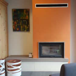 Tableau résine Bloodi B dans le showroom d’Arbin