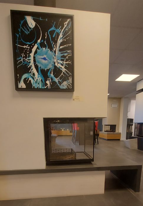 Tableau résine Bloodi B dans le showroom d’Arbin